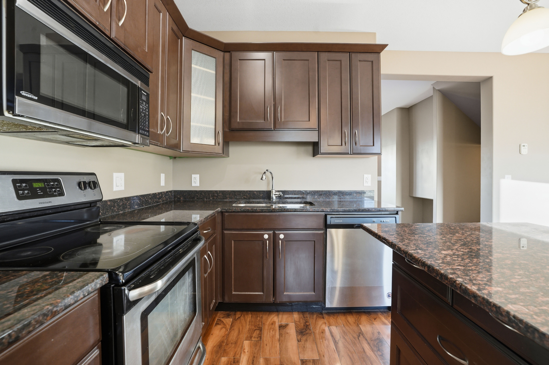 Willowgrove小学·带独立后院的3房联排出售·118 Shepherd Cres——林与唐地产 - 6